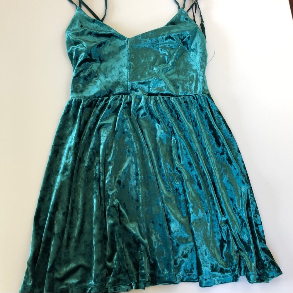 💕 Forever 21 fit and flare crush velvet dress